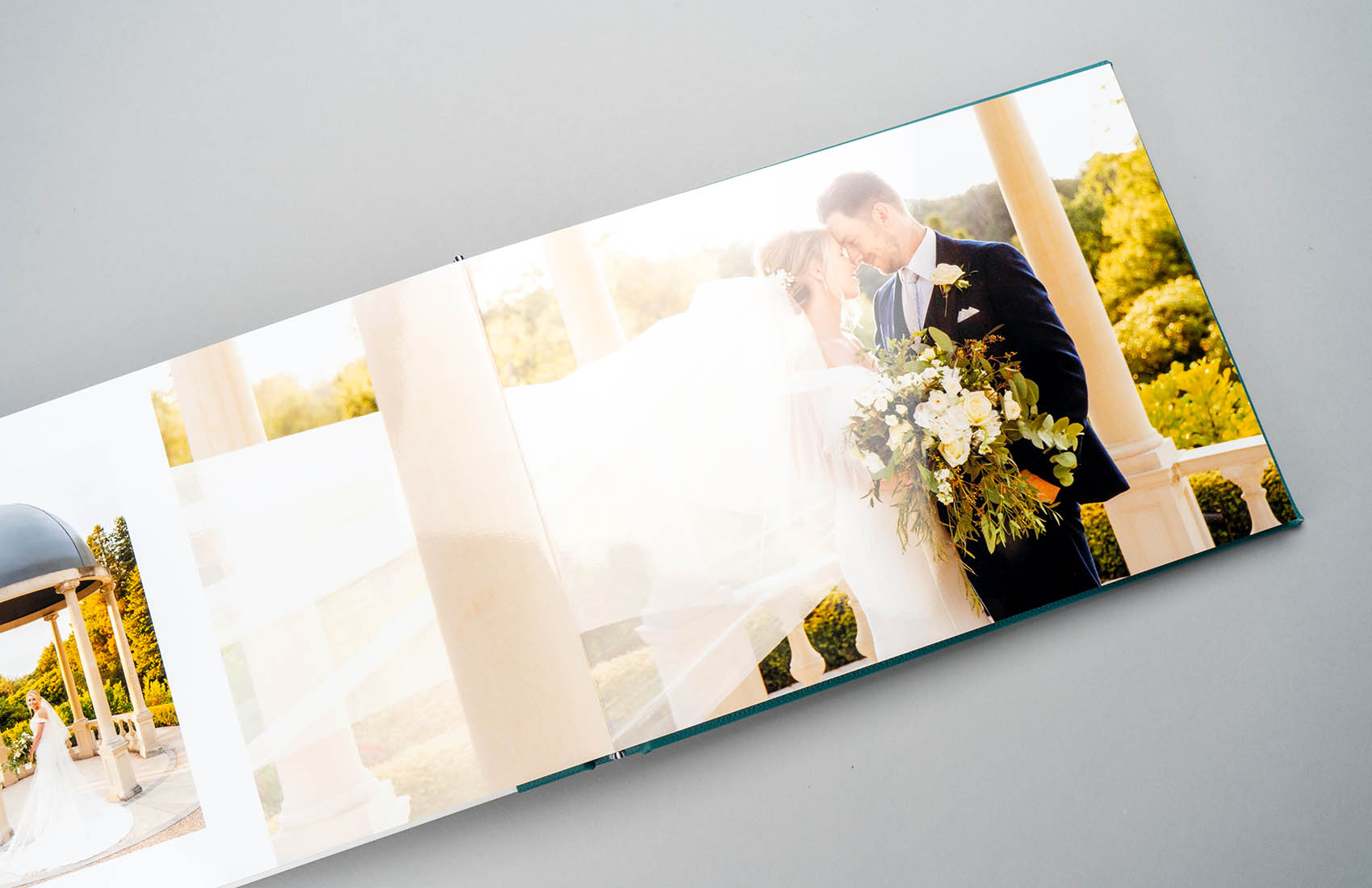 Layflat Album Embossed Black