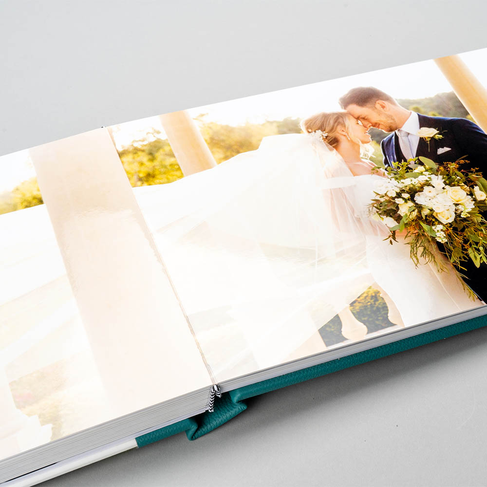 Layflat Album Embossed Black